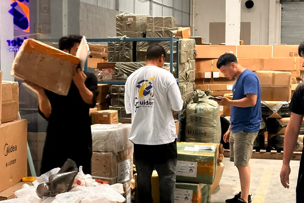 GUIDER staff checking received cartons against shipment details in the Guangzhou warehouse